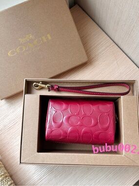 NWT🎁Coach Boxed Essential Mini Patent Signature Cosmetic Pouch CCD43B Enamel Red